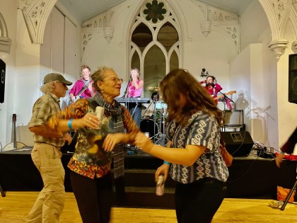 La Banda Chuska dancing